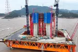 Phát hiện Trung Quốc cắm 18 cọc thép dài gần 90 mét ở giữa sông, ‘tháp’ cao bằng toà nhà 100 tầng sắp lộ diện