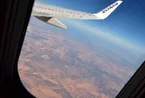 Cửa sổ Boeing 737 bật tung ngay giữa không trung khiến hành khách bị thương, máy bay lập tức quay đầu ở độ cao gần 5.000 mét