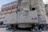 Không phá dỡ, Trung Quốc gắn 198 ‘chân’ dưới ngôi trường 7.600 tấn, khiến cả tòa nhà tự 'đi bộ' 62 mét