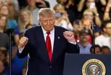 Tổng thống Trump hứa tặng 5.000 USD cho mỗi người Mỹ nếu đảng Cộng hòa thắng cử