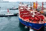 Khách hàng tranh nhau mua, dầu Nga đắt hơn Brent 20 USD/thùng, phụ phí tăng gấp đôi chỉ sau 1 tuần