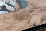 VIDEO: Mưa lũ kinh hoàng cuốn trôi ô tô trên đường phố châu Âu, người dân tuyệt vọng mắc kẹt trên các ban công