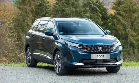 Giảm 50% lệ phí trước bạ, khách hàng được hưởng "ưu đãi kép" khi mua xe