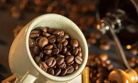 Cà phê tăng giá mạnh trong quán xá châu Âu