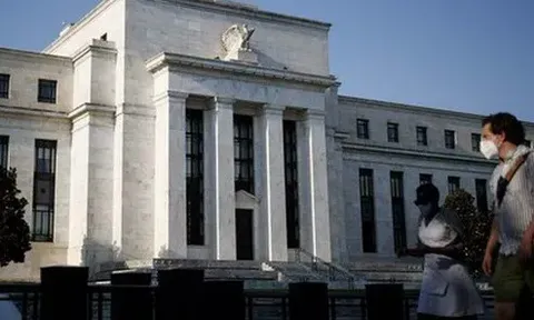 Trước thềm cuộc họp lãi suất, Fed đối mặt với khó khăn mới