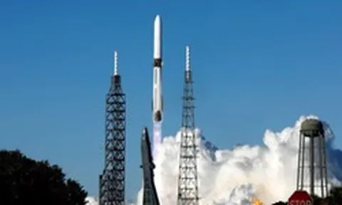 “Rùa” và “Thỏ” trong cuộc đua không gian vũ trụ: Thương vụ 11 tỷ USD đằng sau bức ảnh đầy ẩn ý của Jeff Bezos