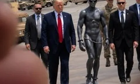 Sau hồ sơ UFO của Bộ Chiến tranh Mỹ, ông Trump bất ngờ đăng ảnh “người ngoài hành tinh”: Thực hư ra sao?