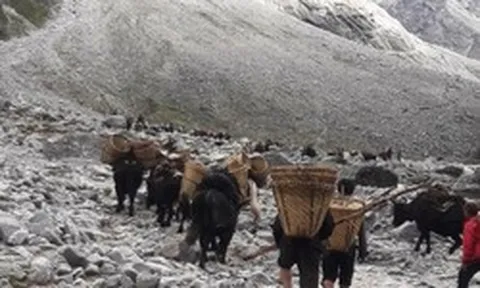 Tuyến đường 68 km, trị giá 138 tỷ đồng nối thẳng tới biên giới Trung Quốc vẫn dang dở sau 20 năm: Mới xây được 18 km, chất lượng thi công kém, dân chịu khổ đủ đường