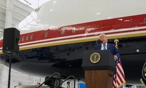 Tổng thống Donald Trump ra mắt chiếc Air Force One mới