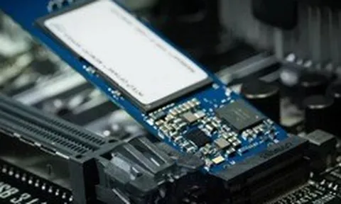 Sếp hãng bán dẫn cảnh báo: Thị trường SSD bán lẻ gần như bị bóp nghẹt, AI hút sạch nguồn cung chip