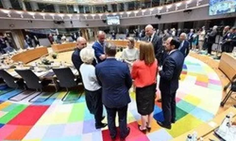 Sau 2 năm bất đồng, điều gì khiến EU bất ngờ đồng thuận về Ukraine?
