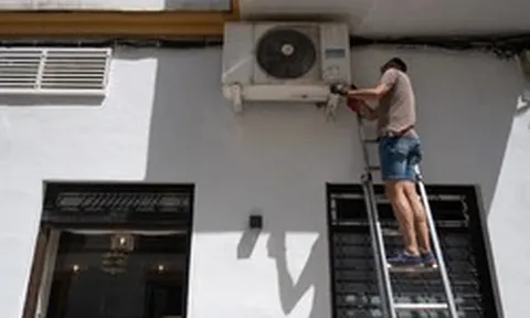 Nắng nóng hơn 40 độ, nhiều nhà ở Pháp, Anh giàu đến mấy cũng không được lắp điều hòa: Vì sao?