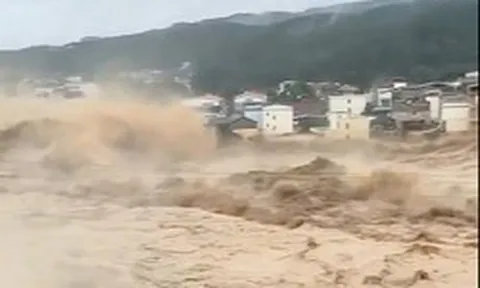 Vỡ đập ở Trung Quốc, nhiều hồ chứa khác báo động đỏ