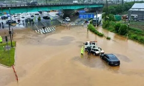 Mưa lớn gây lũ lụt và thiệt hại trên diện rộng tại Hàn Quốc