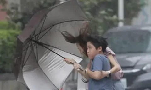 Trung Quốc sơ tán 1,8 triệu người vì siêu bão Bavi