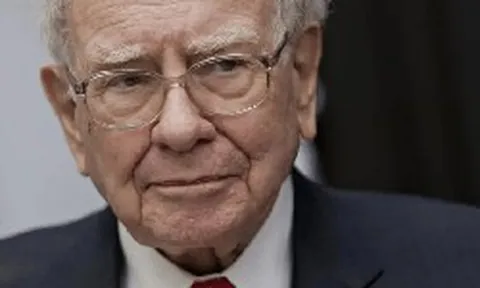 Warren Buffett cảnh báo khẩn tới toàn bộ nhà đầu tư: Hãy thận trọng, hiện giờ ai cũng chỉ thích đánh bạc!