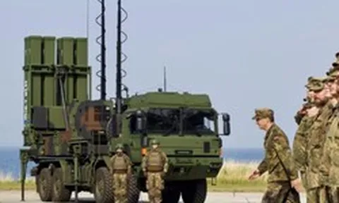Đức quyết định chuyển giao sớm hàng nghìn tên lửa cho Ukraine