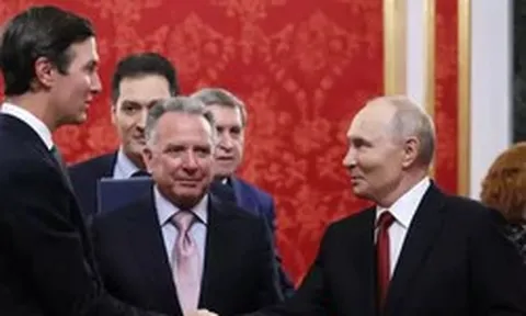 Tổng thống Nga Putin họp ba giờ đồng hồ với đặc phái viên Mỹ về xung đột Ukraine