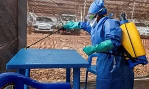 Bi kịch khó tin của một chính trị gia: Bị hàng xóm đánh chết chỉ vì kêu gọi người dân phòng chống đại dịch Ebola