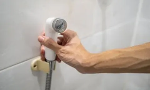 Tại sao vòi xịt vệ sinh là "chân lý" ở Việt Nam nhưng lại biến mất ở các nước Âu Mỹ?