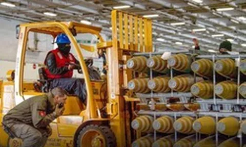 Khi Mỹ bước đi trên bờ vực