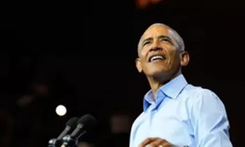 Ông Obama chỉ trích Tổng thống Trump, chê Nhà Trắng như ‘nhà hàng’