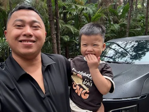 Thầy dạy lái xe bằng VinFast VF 7 chạy 55.000 km sau 9 tháng: “Tiết kiệm 150 triệu đồng/năm, học viên khen sướng hơn xe xăng”