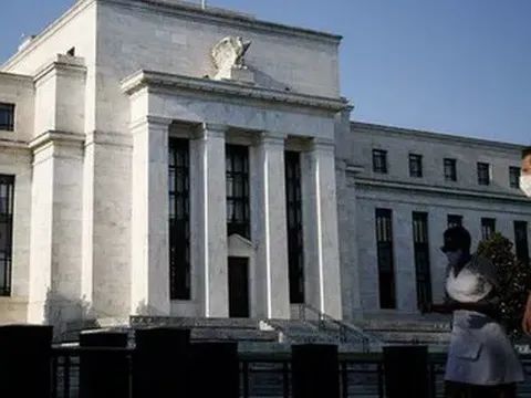 Trước thềm cuộc họp lãi suất, Fed đối mặt với khó khăn mới