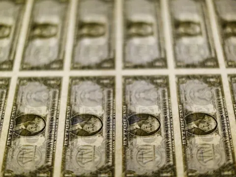 Đồng USD bị bán tháo, tụt sát đáy 4 năm sau phát ngôn của ông Trump
