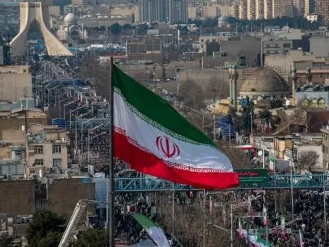 Top 3 thế giới về sản xuất "máu cho nền kinh tế", tăng trưởng GDP của Iran vẫn gần như bằng 0