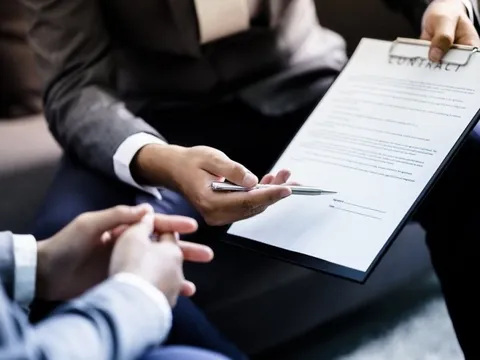 Phía sau hợp đồng bảo hiểm nhân thọ với quy mô kỷ lục 300 triệu đô vừa được phát hành: Giàu rồi còn mua bảo hiểm làm gì?