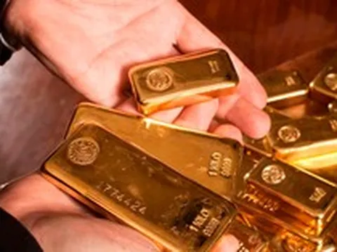 Nghịch lý khó hiểu: Vàng là "nơi trú ẩn an toàn", sao giá lại giảm giữa xung đột Iran, trong khi xăng lại tăng?