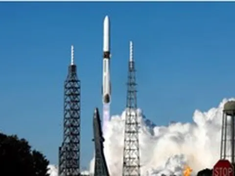 “Rùa” và “Thỏ” trong cuộc đua không gian vũ trụ: Thương vụ 11 tỷ USD đằng sau bức ảnh đầy ẩn ý của Jeff Bezos