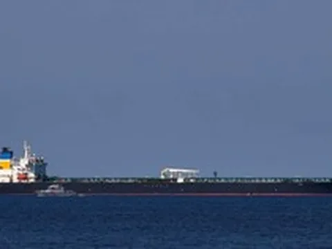 Tàu chở khoảng 1,5 triệu thùng dầu nghi của Nga bất ngờ được thả sau khi bị vây bắt, đi thẳng đến một nước châu Á