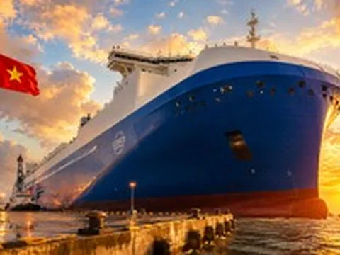 Việt Nam đón tàu lớn nhất thế giới, xác lập kỷ lục trên hành trình 150 năm