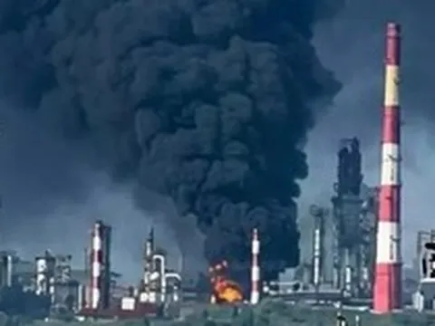 Ukraine phóng vũ khí tầm xa tấn công nhà máy lọc dầu sâu trong lãnh thổ Nga