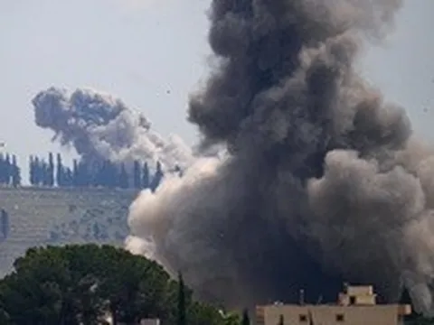 Iran 'càn quét' sân bay Kuwait bằng UAV và tên lửa