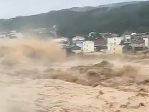 Vỡ đập ở Trung Quốc, nhiều hồ chứa khác báo động đỏ